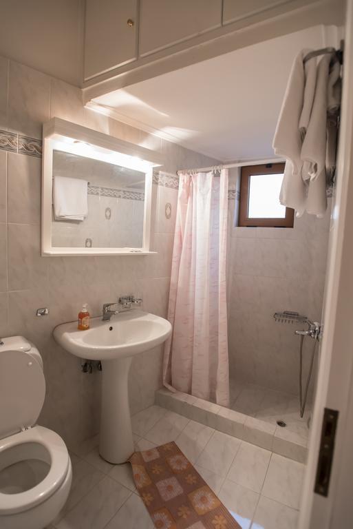 Artemis Otel Karpenísion Oda fotoğraf
