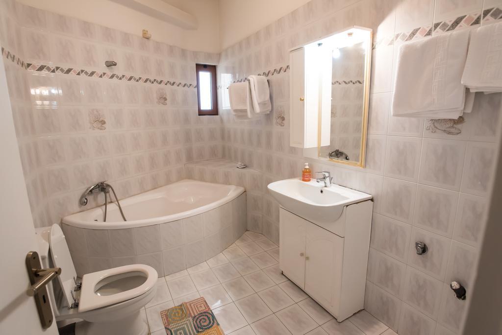Artemis Otel Karpenísion Oda fotoğraf