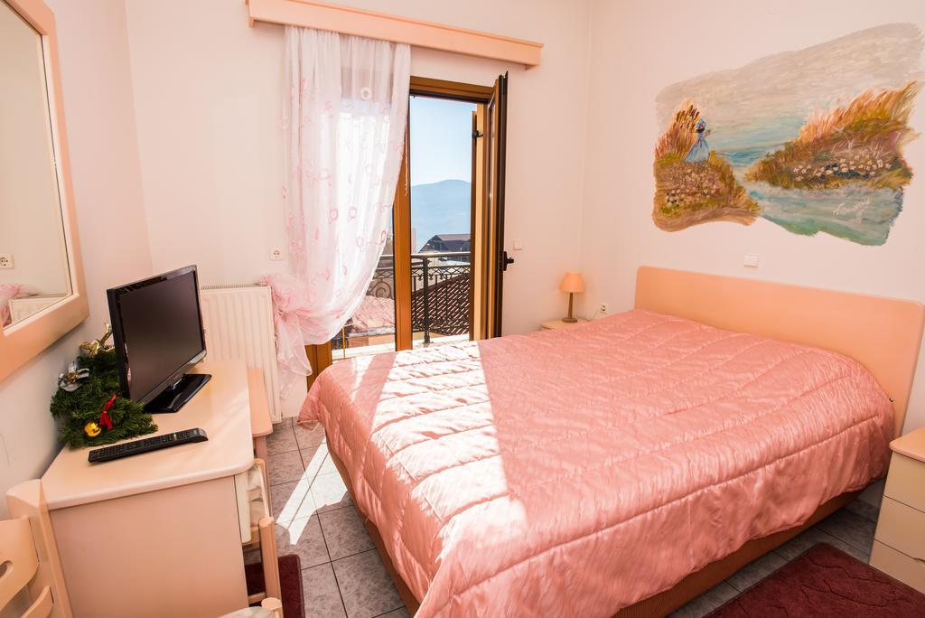 Artemis Otel Karpenísion Oda fotoğraf