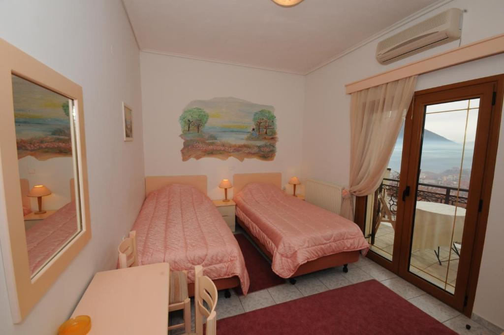 Artemis Otel Karpenísion Oda fotoğraf