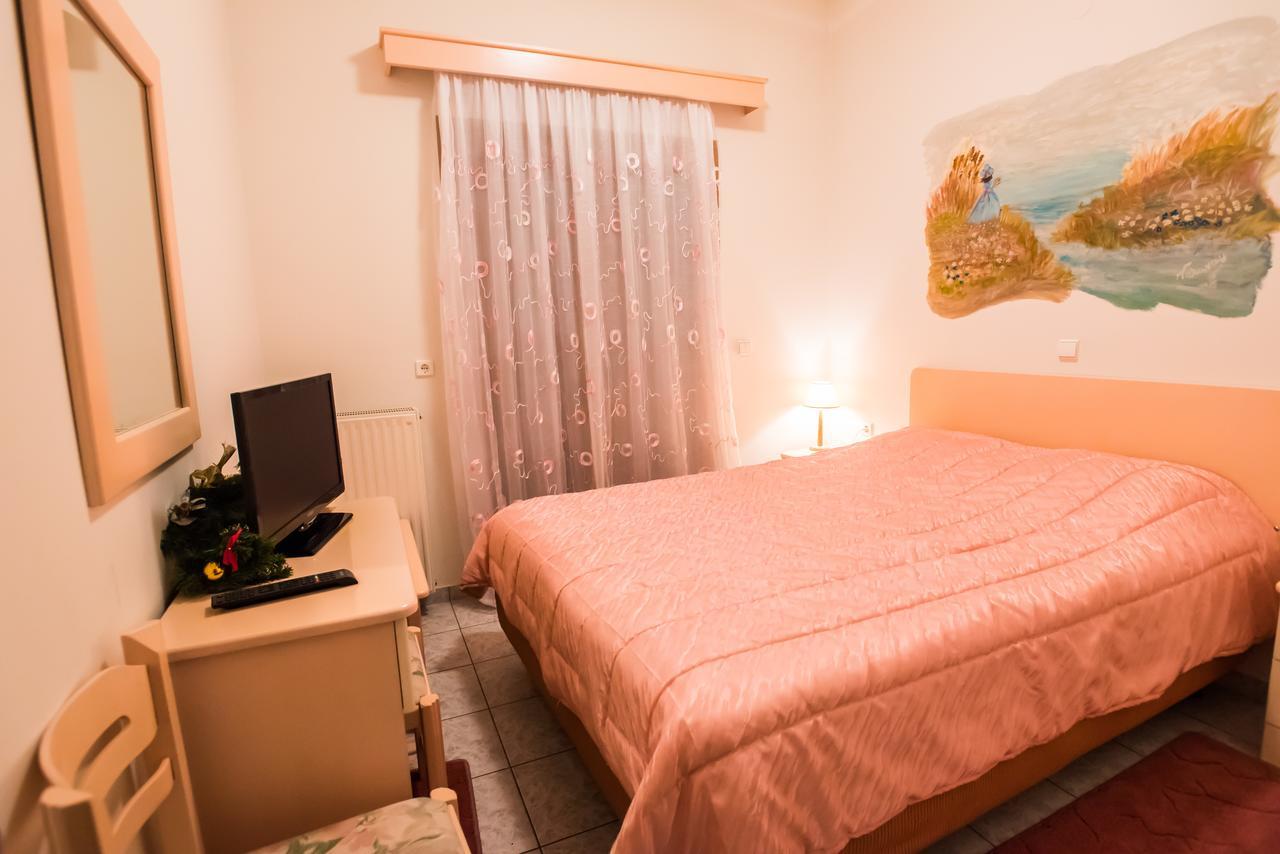 Artemis Otel Karpenísion Dış mekan fotoğraf